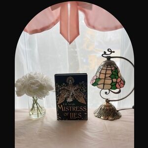 Illumicrate - Mistress of Lies